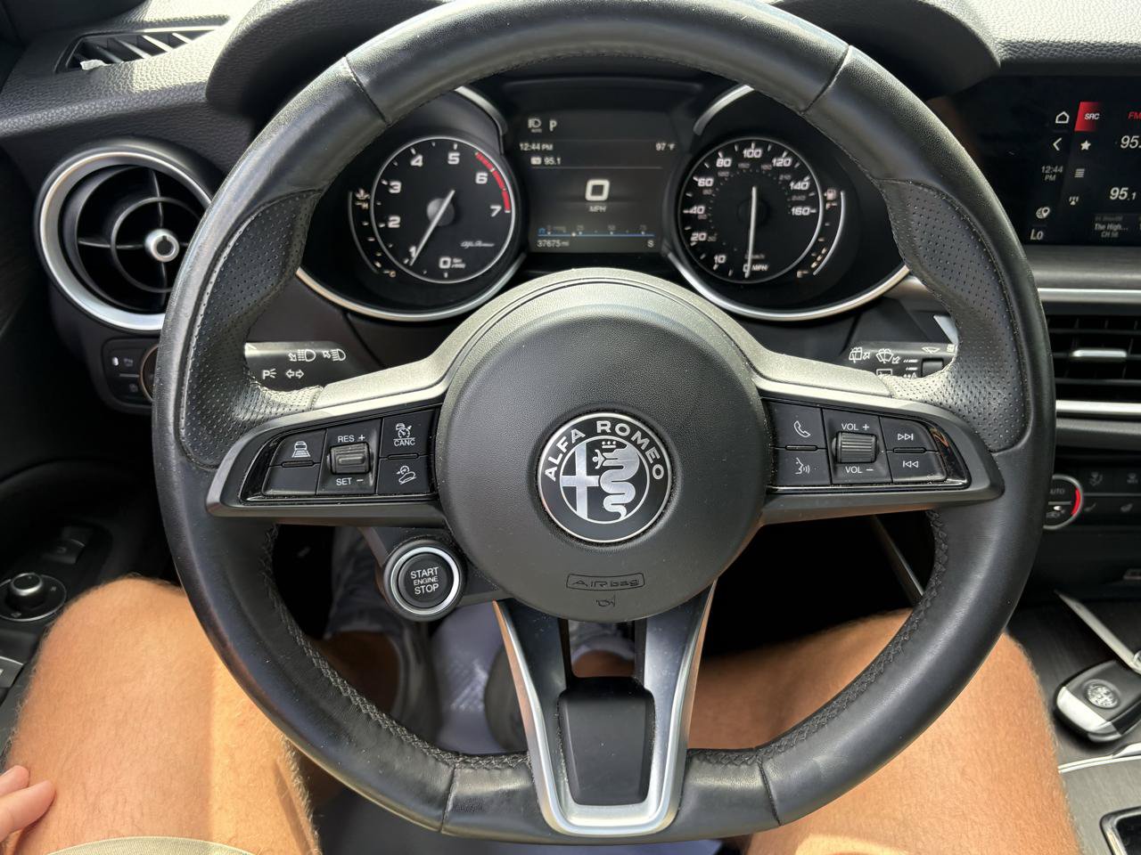 Used 2023 Alfa Romeo Stelvio Ti AWD/4WD image 17