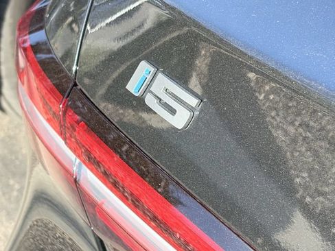 Used 2026 BMW i5 eDrive40 w/ Premium Package RWD image 9
