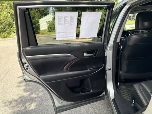 Used 2018 Toyota Highlander Limited Platinum image 13