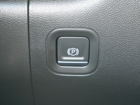 Certified 2021 Chevrolet Silverado 1500 LT image 25