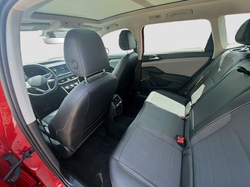 Certified 2023 Volkswagen Taos SE FWD image 24