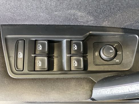 Used 2019 Volkswagen Tiguan S image 16