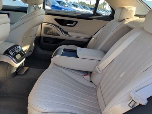 Certified 2023 Mercedes-Benz S 500 4MATIC image 13