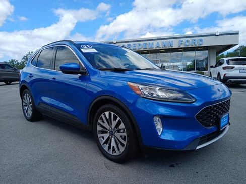 Certified 2021 Ford Escape Titanium w/ Class II Trailer Tow Package FWD image 2