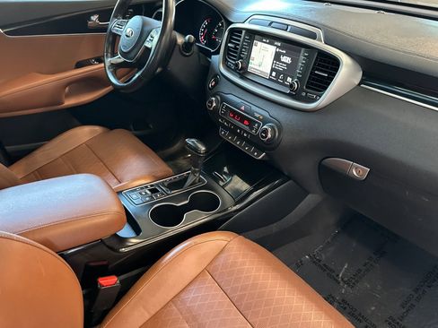 Used 2019 Kia Sorento SX image 17