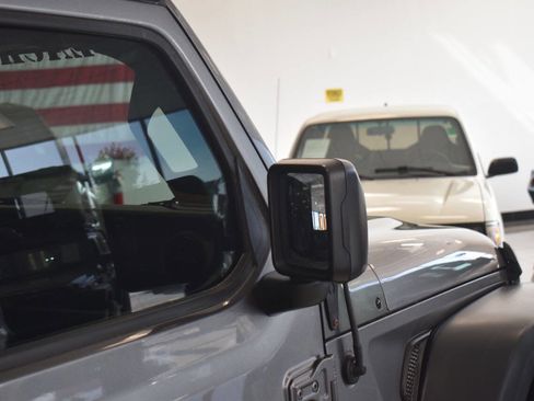 Used 2018 Jeep Wrangler Unlimited Sport S AWD/4WD image 40