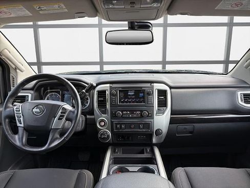 Used 2019 Nissan Titan SV w/ SV Convenience Package AWD/4WD image 18