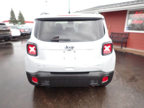Used 2020 Jeep Renegade Latitude w/ Cold Weather Group image 5