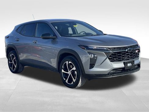 Used 2025 Chevrolet Trax RS w/ Driver Confidence Package image 3