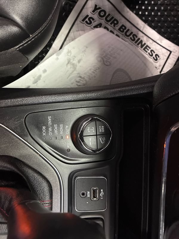 Used 2019 Jeep Cherokee Trailhawk w/ Cold Weather Group AWD/4WD image 17