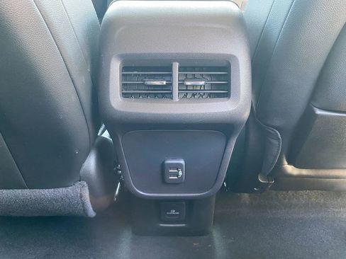 Used 2024 GMC Terrain SLT image 27