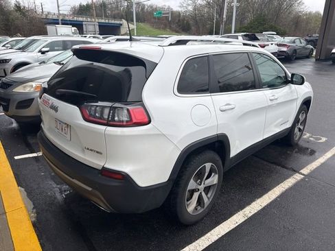 Used 2019 Jeep Cherokee Limited image 2