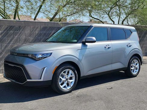 Used 2025 Kia Soul LX w/ LX Technology Package FWD image 4