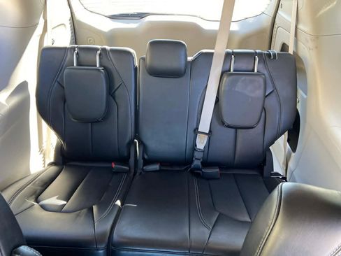 Used 2024 Chrysler Pacifica Touring-L image 13