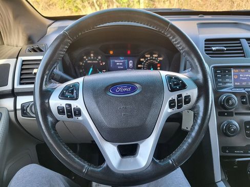 Used 2011 Ford Explorer XLT image 11