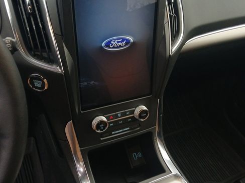 Used 2024 Ford Edge Titanium w/ Titanium Elite Package image 8