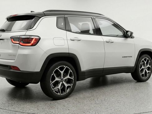 Used 2025 Jeep Compass Limited image 9