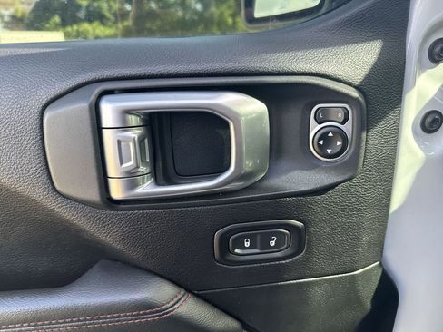 Used 2020 Jeep Gladiator Rubicon image 16