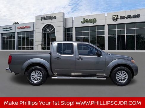 Used 2016 Nissan Frontier SV RWD image 2