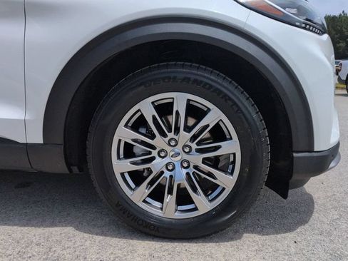 Used 2025 Ford Explorer Platinum RWD image 12