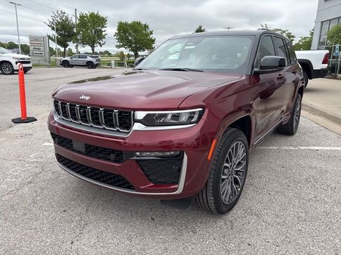 New 2026 Jeep Grand Cherokee Summit AWD/4WD image 12