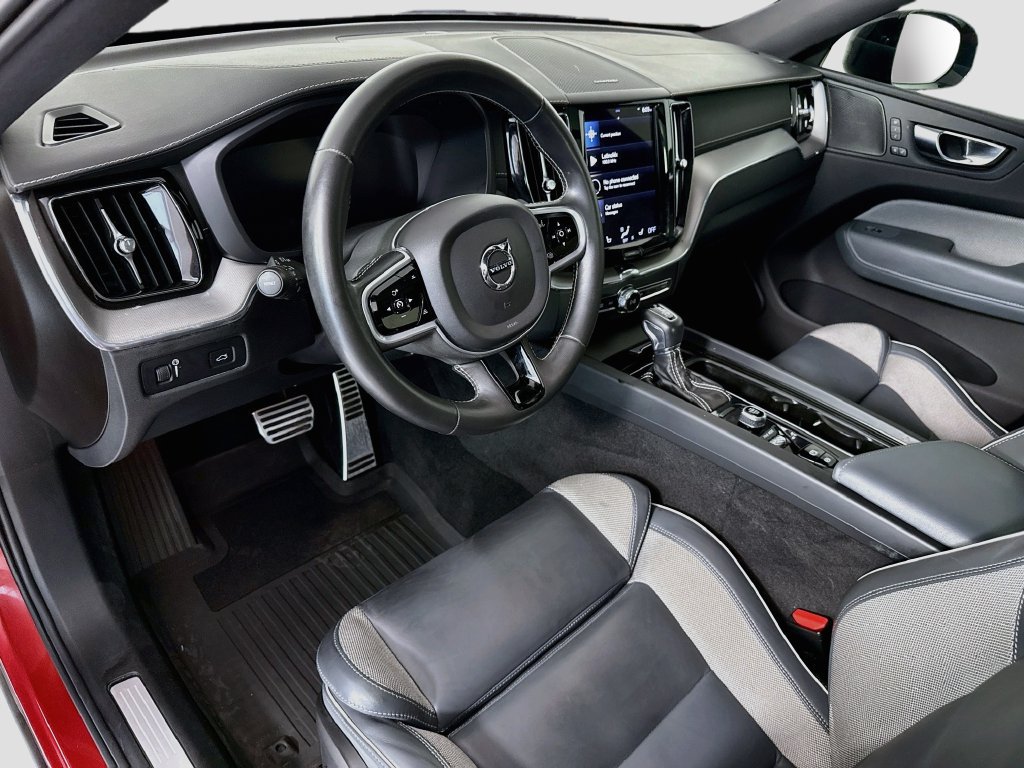 Used 2021 Volvo XC60 T5 R-Design w/ Protection Package Premier AWD/4WD image 9