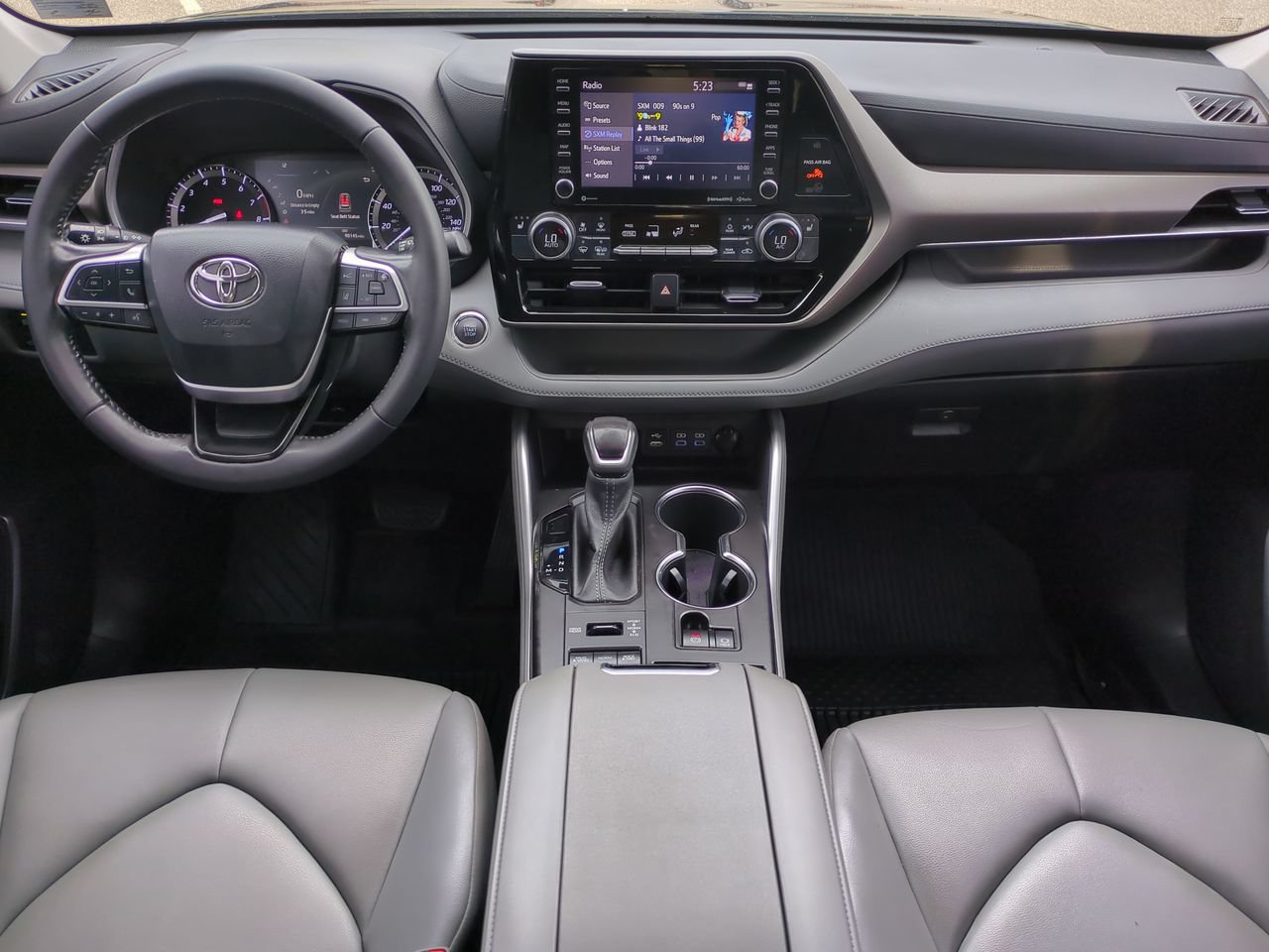 Used 2022 Toyota Highlander XLE AWD/4WD image 15