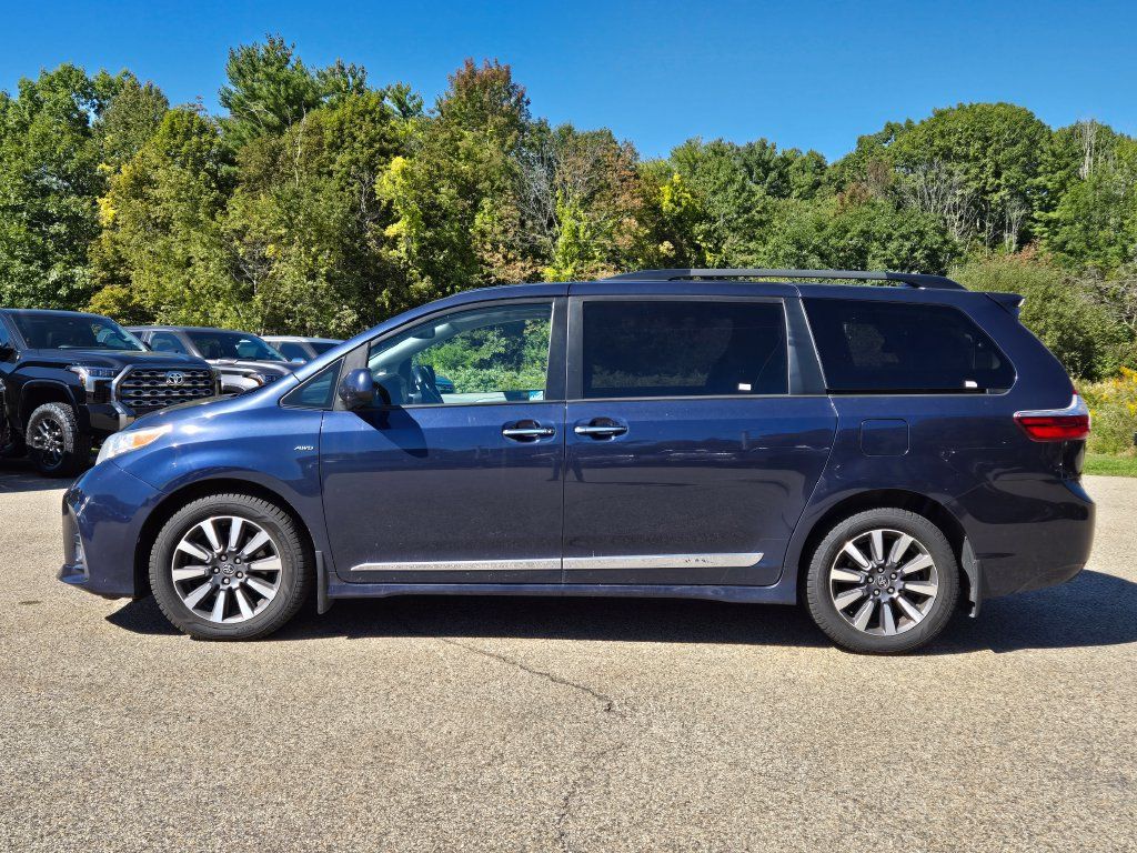 Used 2019 Toyota Sienna XLE w/ XLE Navigation Package AWD/4WD image 2