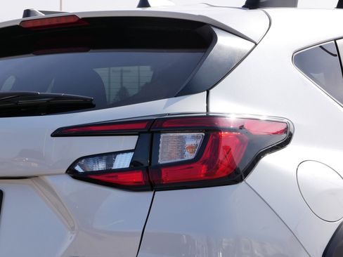 Used 2024 Subaru Crosstrek 2.0i Premium image 17