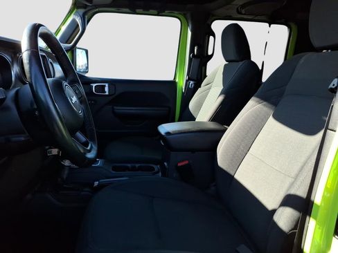 Used 2021 Jeep Gladiator Willys image 17