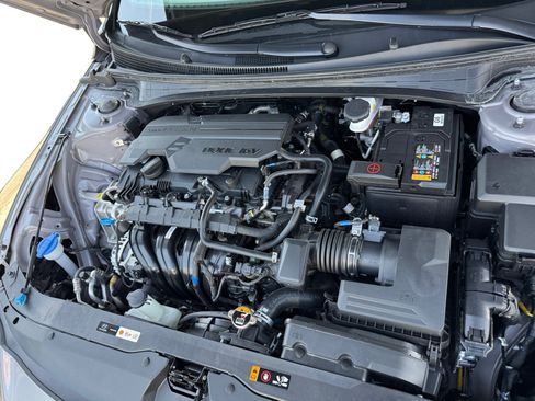 Used 2025 Hyundai Elantra SEL FWD image 12