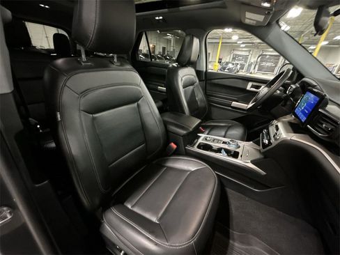 Used 2021 Ford Explorer XLT w/ Equipment Group 202A image 26