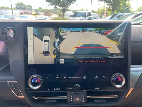 Used 2025 Lexus GX 550 w/ Accessory Package (Z1) AWD/4WD image 17