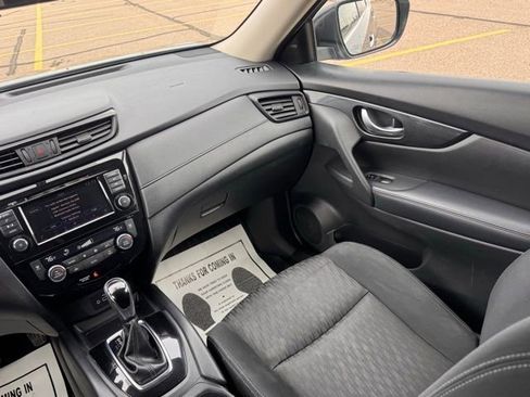 Used 2018 Nissan Rogue SV image 15