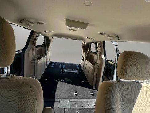 Used 2014 Dodge Grand Caravan SXT FWD image 37