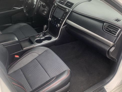 Used 2015 Toyota Camry SE image 10
