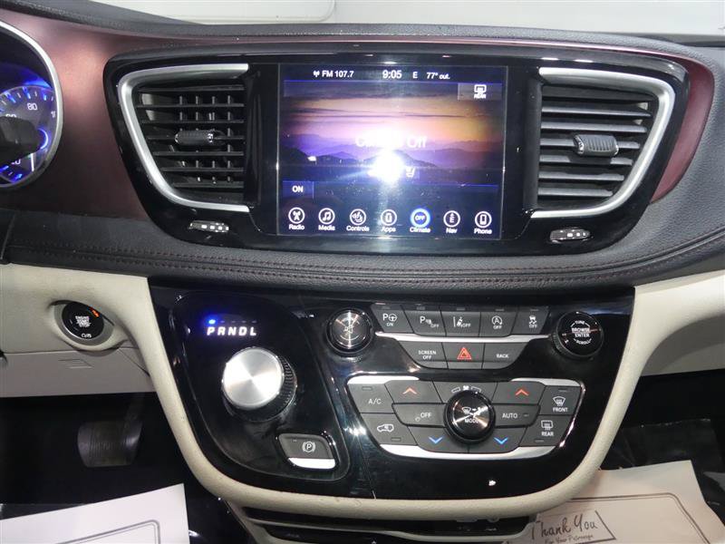 Used 2017 Chrysler Pacifica Limited w/ UConnect Theater Package FWD image 36