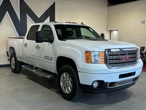 Used 2011 GMC Sierra 3500 Denali image 3