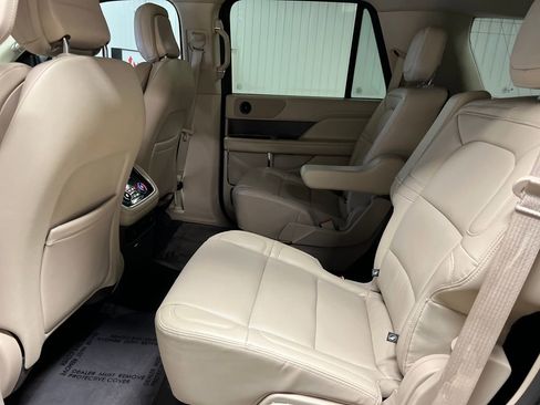 Used 2021 Lincoln Navigator 4WD image 23