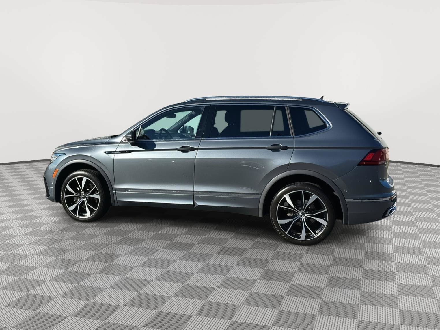 Used 2022 Volkswagen Tiguan SEL R-Line AWD/4WD image 8