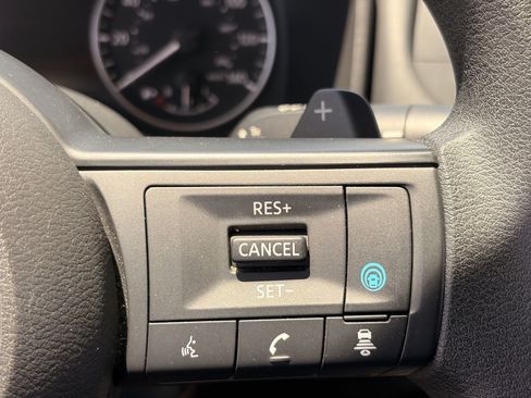 Used 2024 Nissan Rogue SV AWD/4WD image 24