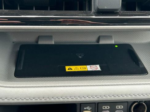 Used 2023 Toyota Highlander XLE image 29