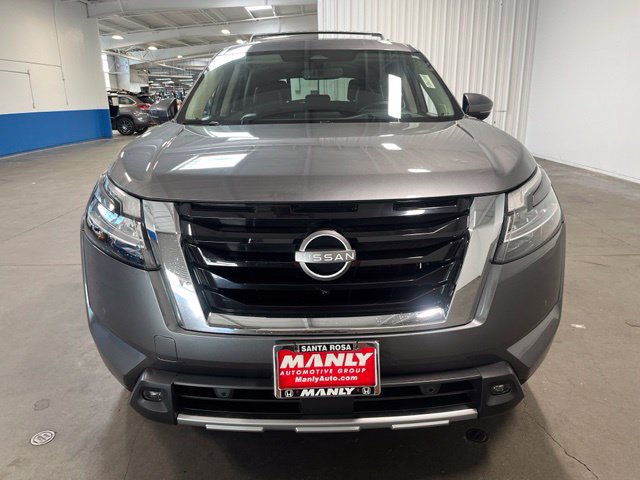 Used 2023 Nissan Pathfinder Platinum w/ Cargo Package FWD image 8
