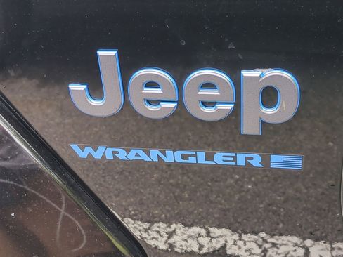 Used 2025 Jeep Wrangler Unlimited Sahara w/ Safety Group image 32