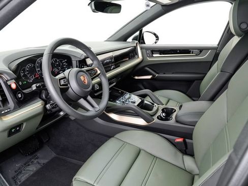 New 2026 Porsche Cayenne Coupe AWD/4WD image 4