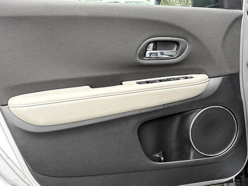 Used 2020 Honda HR-V EX image 16