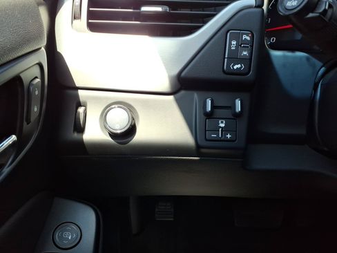 Used 2019 GMC Yukon SLT w/ Premium Edition RWD image 11
