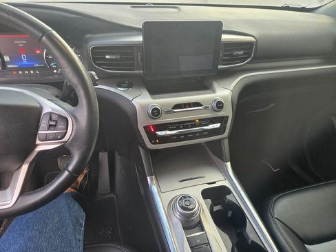 Used 2022 Ford Explorer XLT w/ Equipment Group 202A image 10