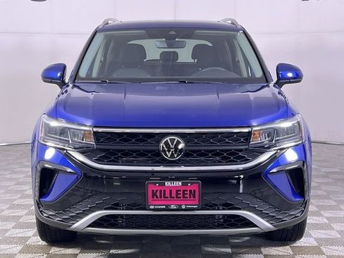 Used 2024 Volkswagen Taos SE image 2