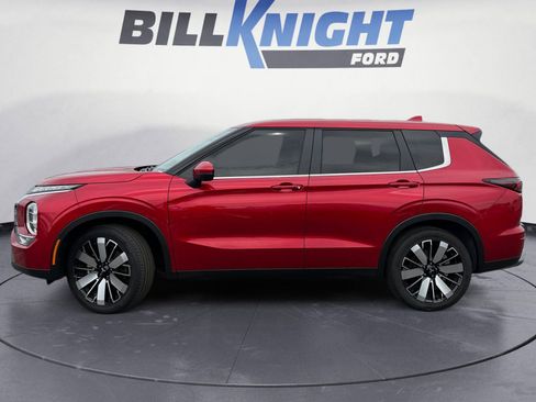 Used 2025 Mitsubishi Outlander SE AWD/4WD image 2